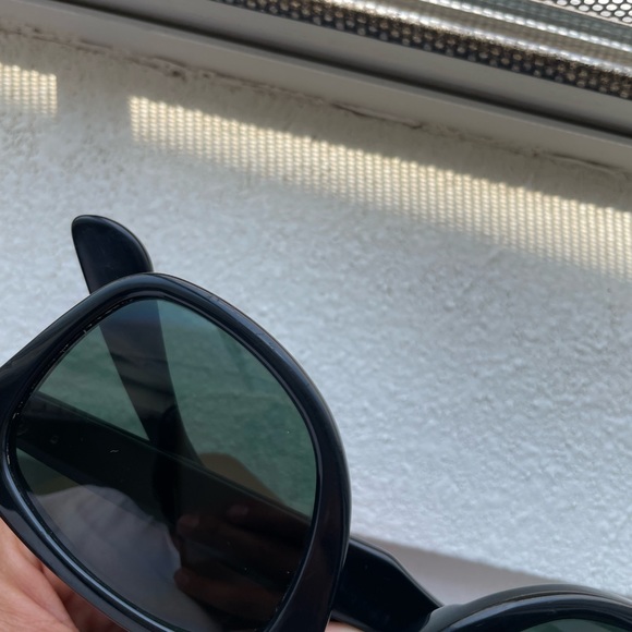 Vintage B&L Ray-Ban Wayfarer ll sunglasses - Picture 13 of 17